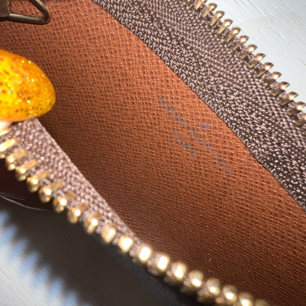 LV Key Pouch 🍓SOLD🍓 - Picture 8 of 17